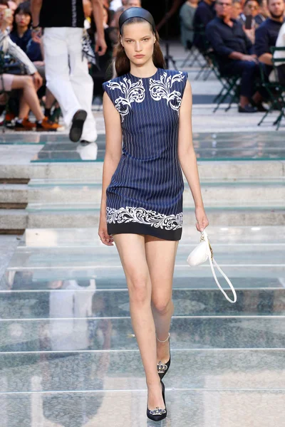 Look 14